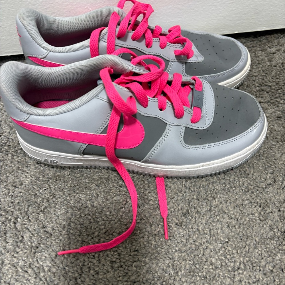 Nike Low-Top Sneakers — Gray with Hot Pink Accents